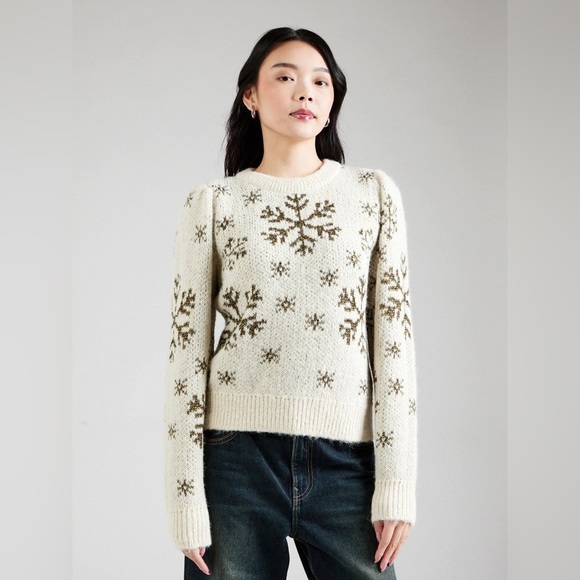 Vero Moda Tops - Vero Moda Soft Cream Sweater